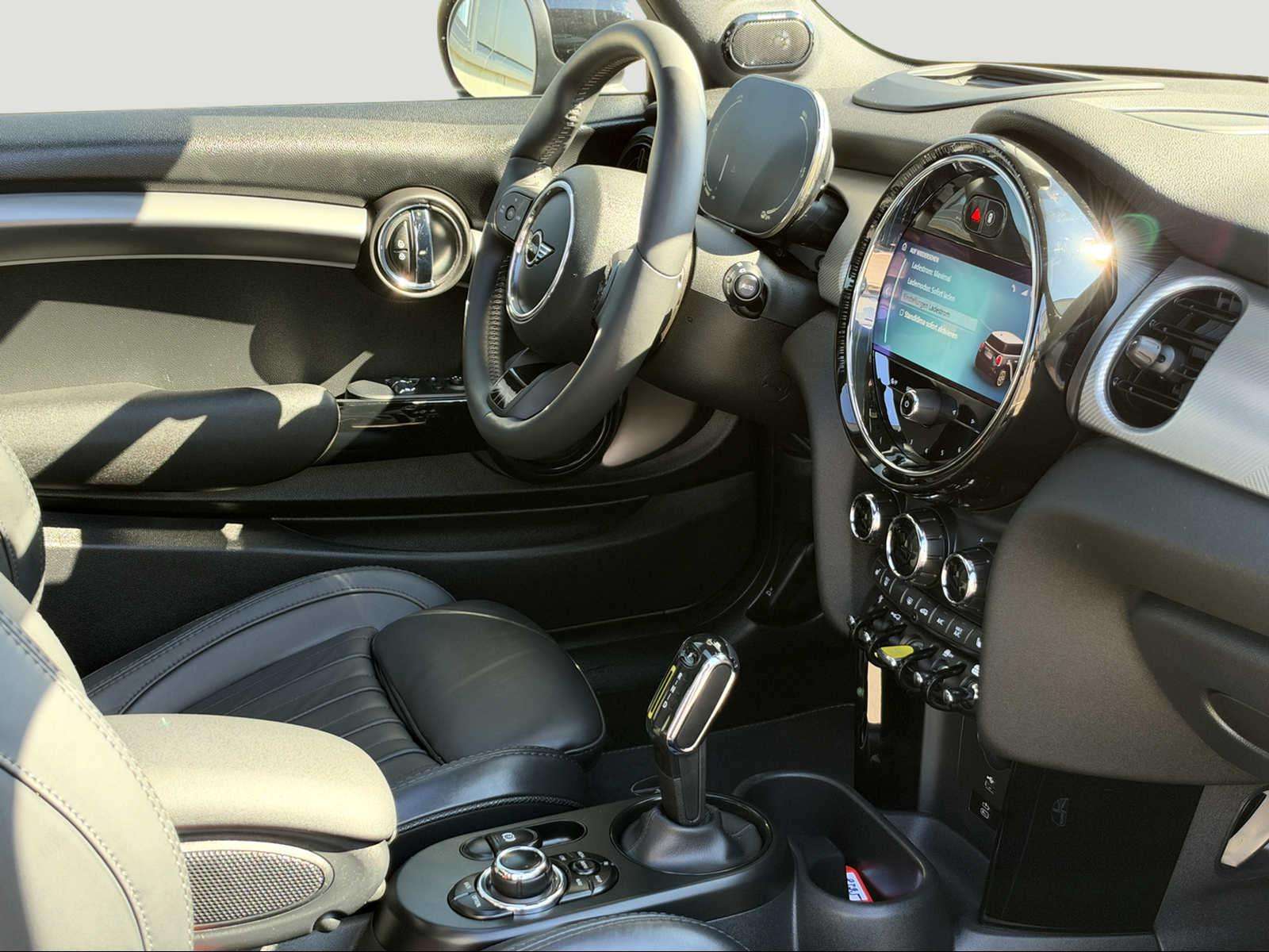 Fahrzeugbild eines MINI COOPER SE