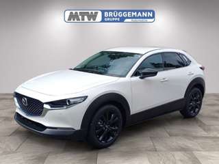Schräge Frontansicht auf einen Mazda CX-30 , freigestellt