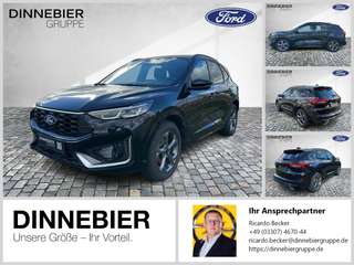 Schräge Frontansicht auf einen Ford Kuga , freigestellt