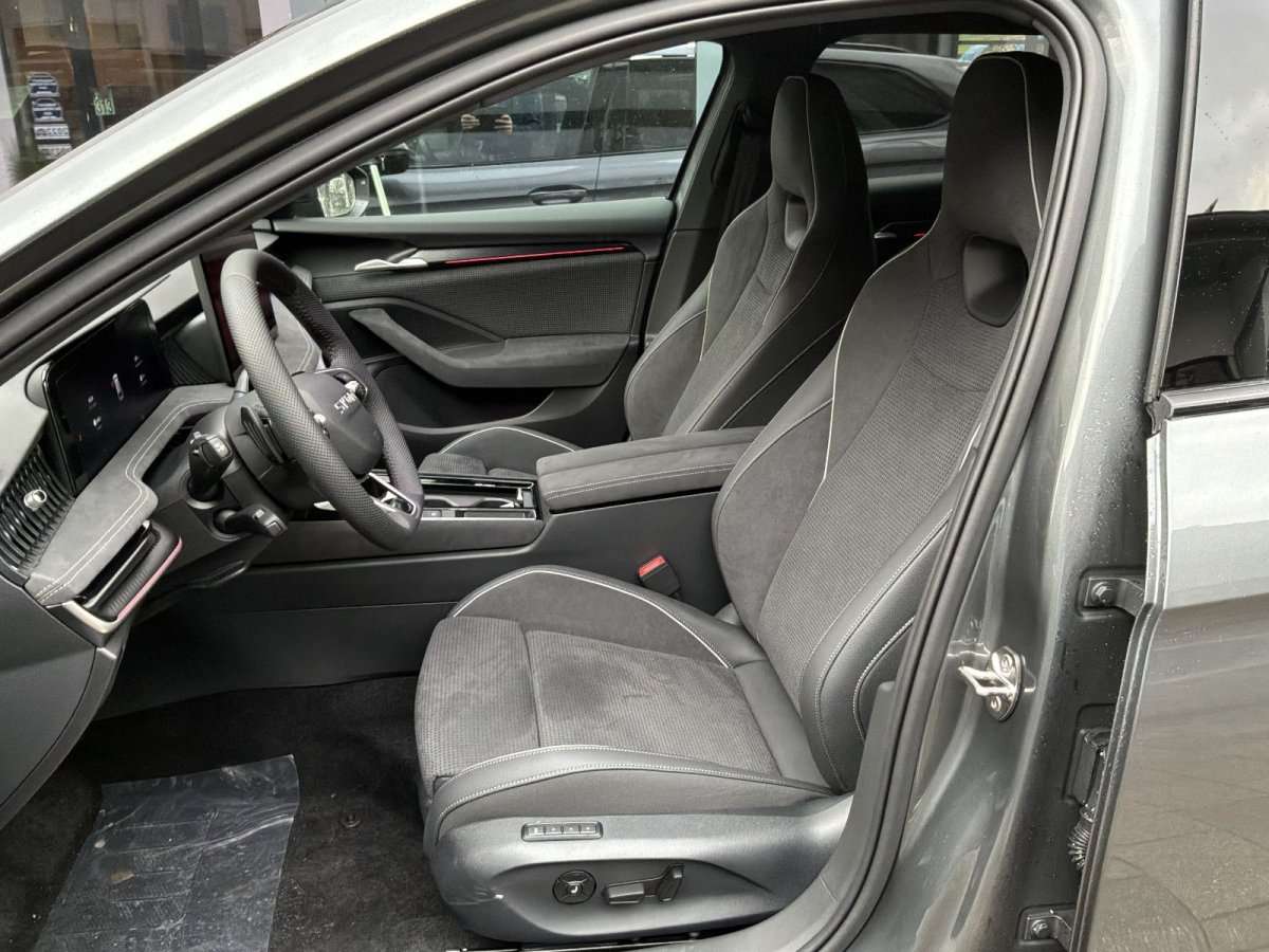 Fahrzeugbild eines Skoda Superb