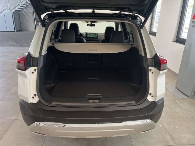 Fahrzeugbild eines Nissan X-TRAIL