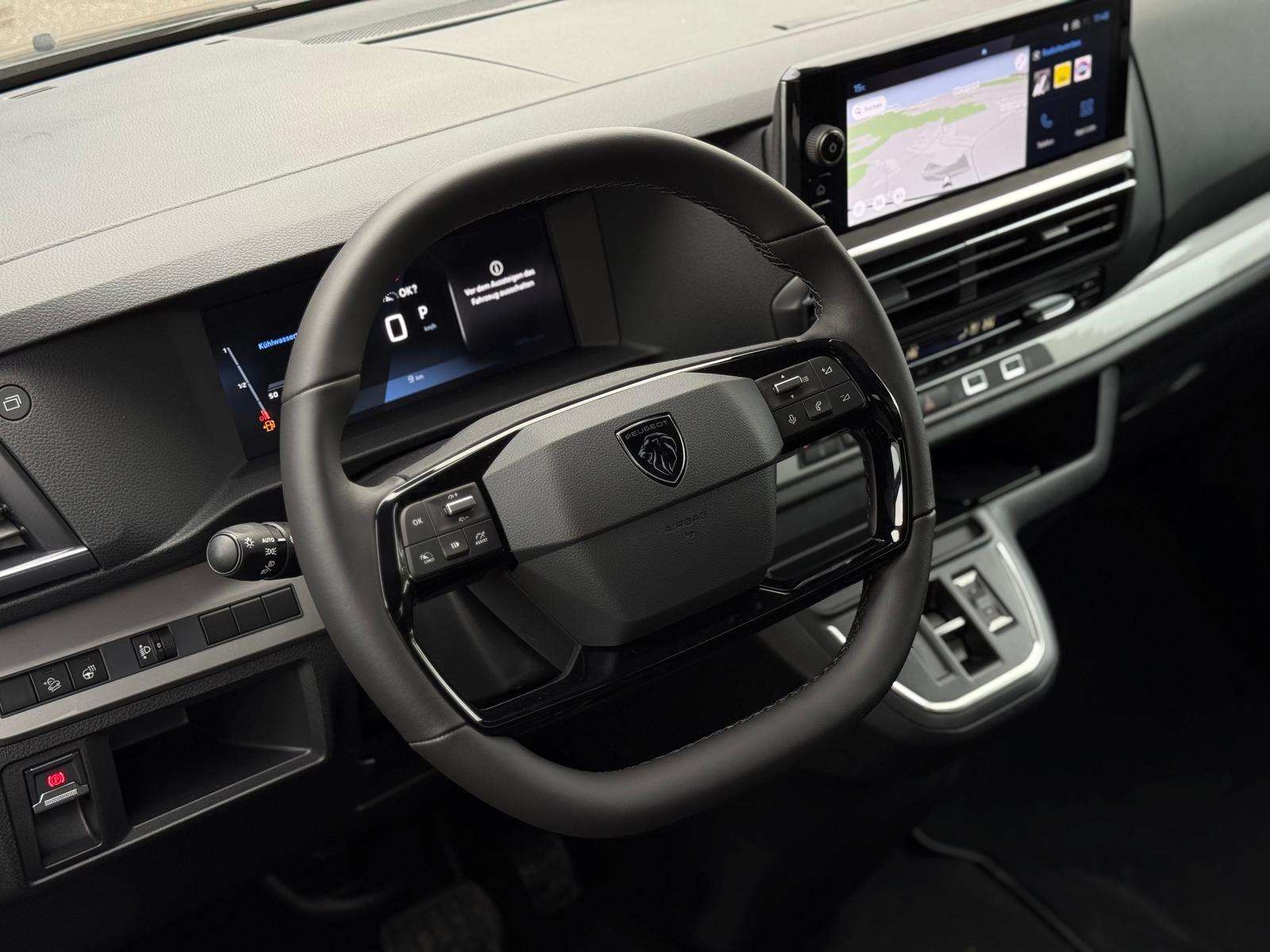 Fahrzeugbild eines Peugeot Traveller