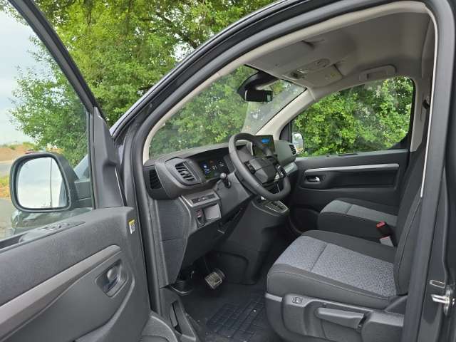 Fahrzeugbild eines Peugeot Traveller