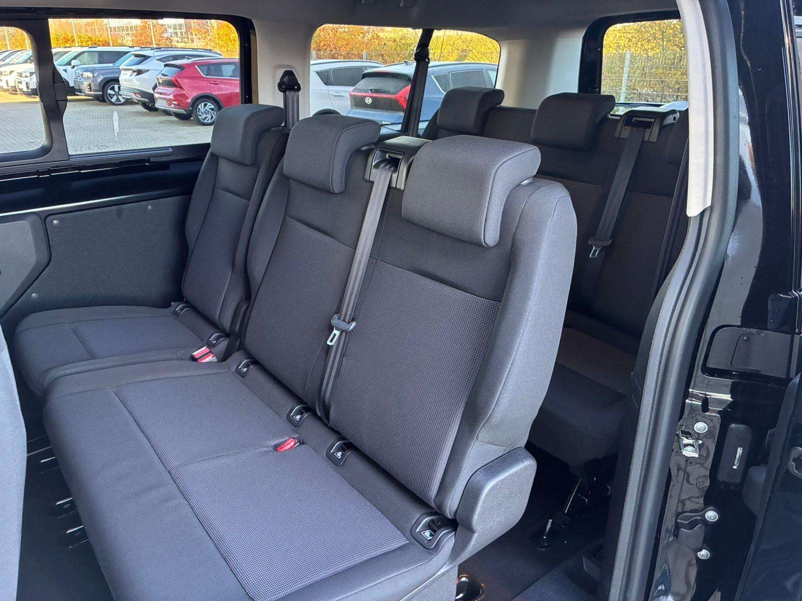 Fahrzeugbild eines Opel Vivaro