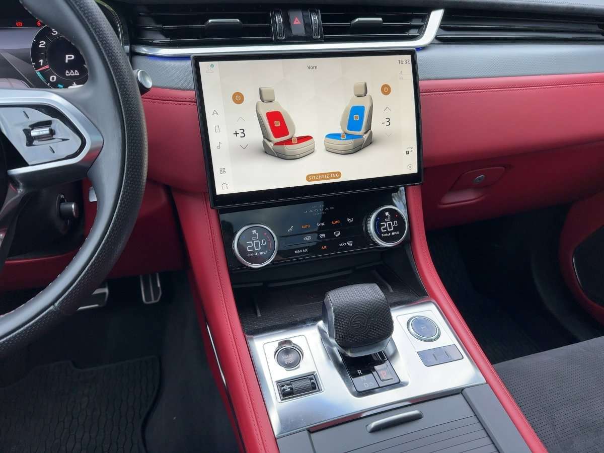 Fahrzeugbild eines Jaguar F-PACE