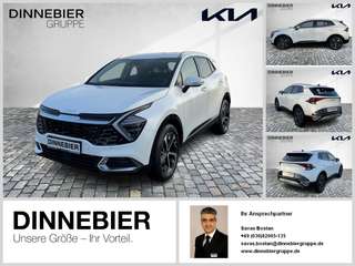 Schräge Frontansicht auf einen Kia Sportage , freigestellt