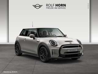 Schräge Frontansicht auf einen MINI COOPER SE , freigestellt