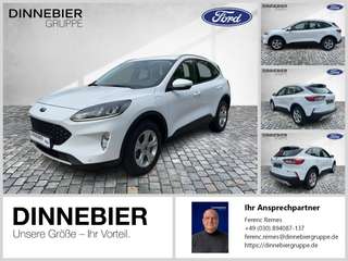 Schräge Frontansicht auf einen Ford Kuga , freigestellt