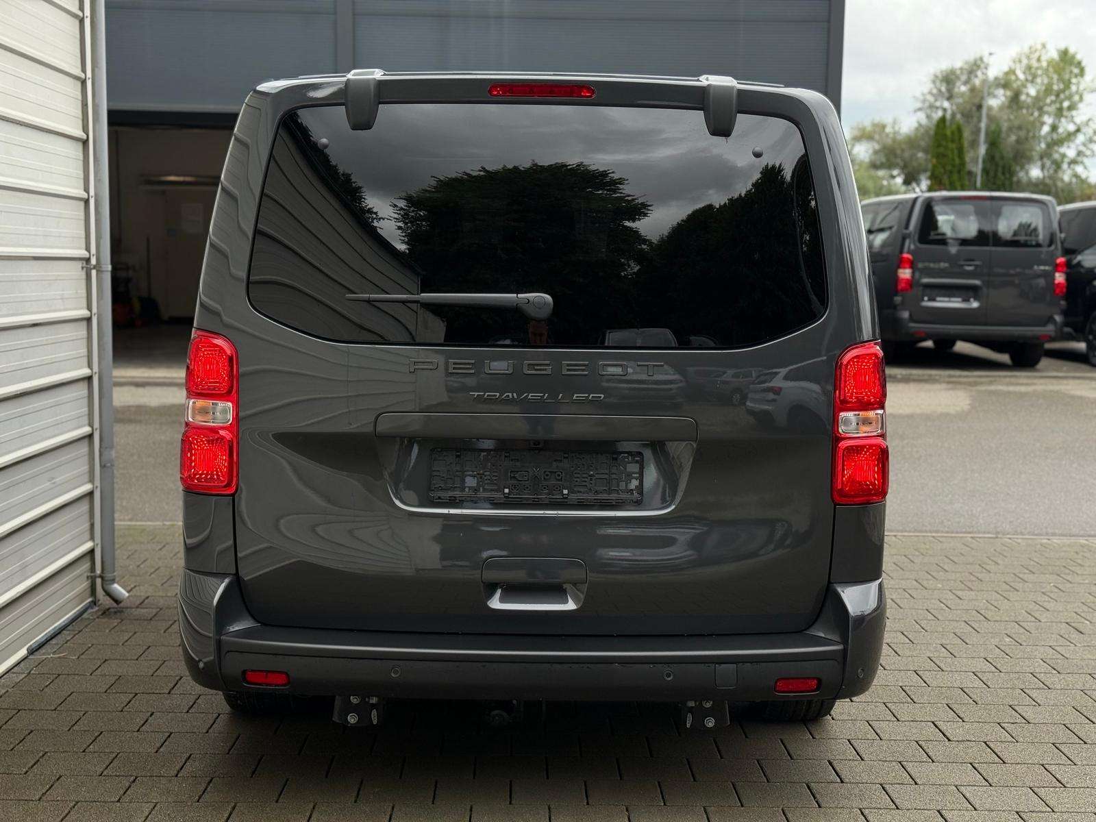 Fahrzeugbild eines Peugeot Traveller