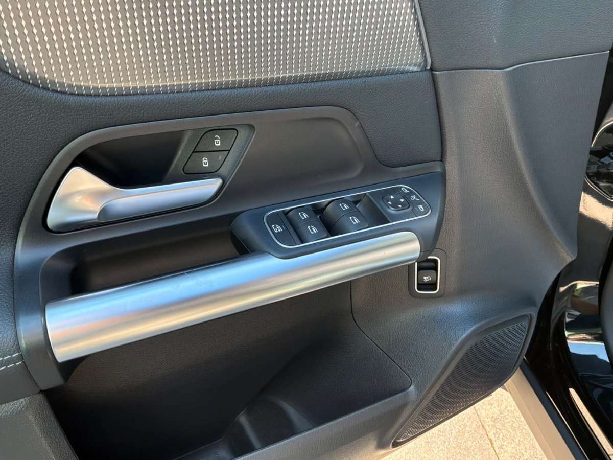 Fahrzeugbild eines Mercedes-Benz EQA