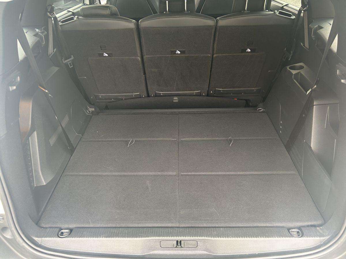 Fahrzeugbild eines Peugeot 5008