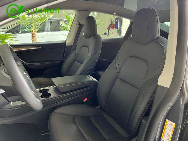 Fahrzeugbild eines TESLA Model Y