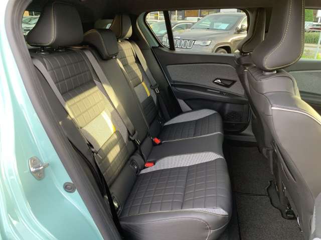 Fahrzeugbild eines Renault 4 E-TECH