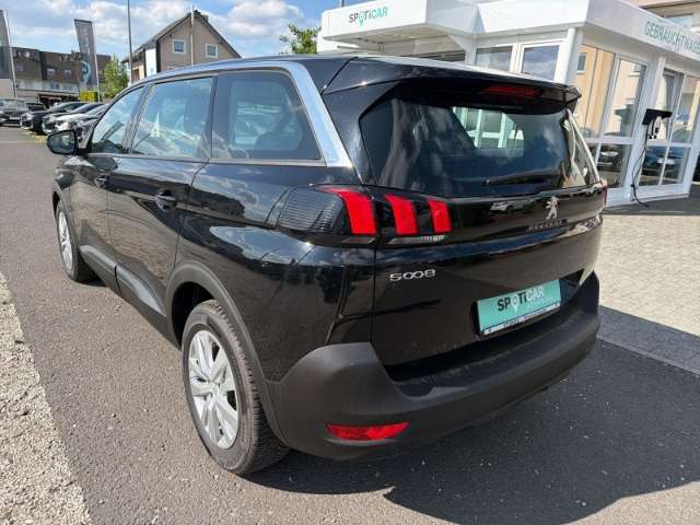 Fahrzeugbild eines Peugeot 5008