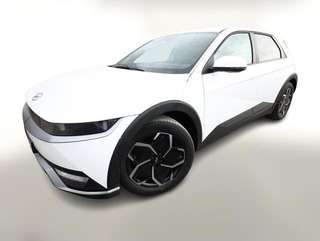 Schräge Frontansicht auf einen Hyundai IONIQ 5 , freigestellt