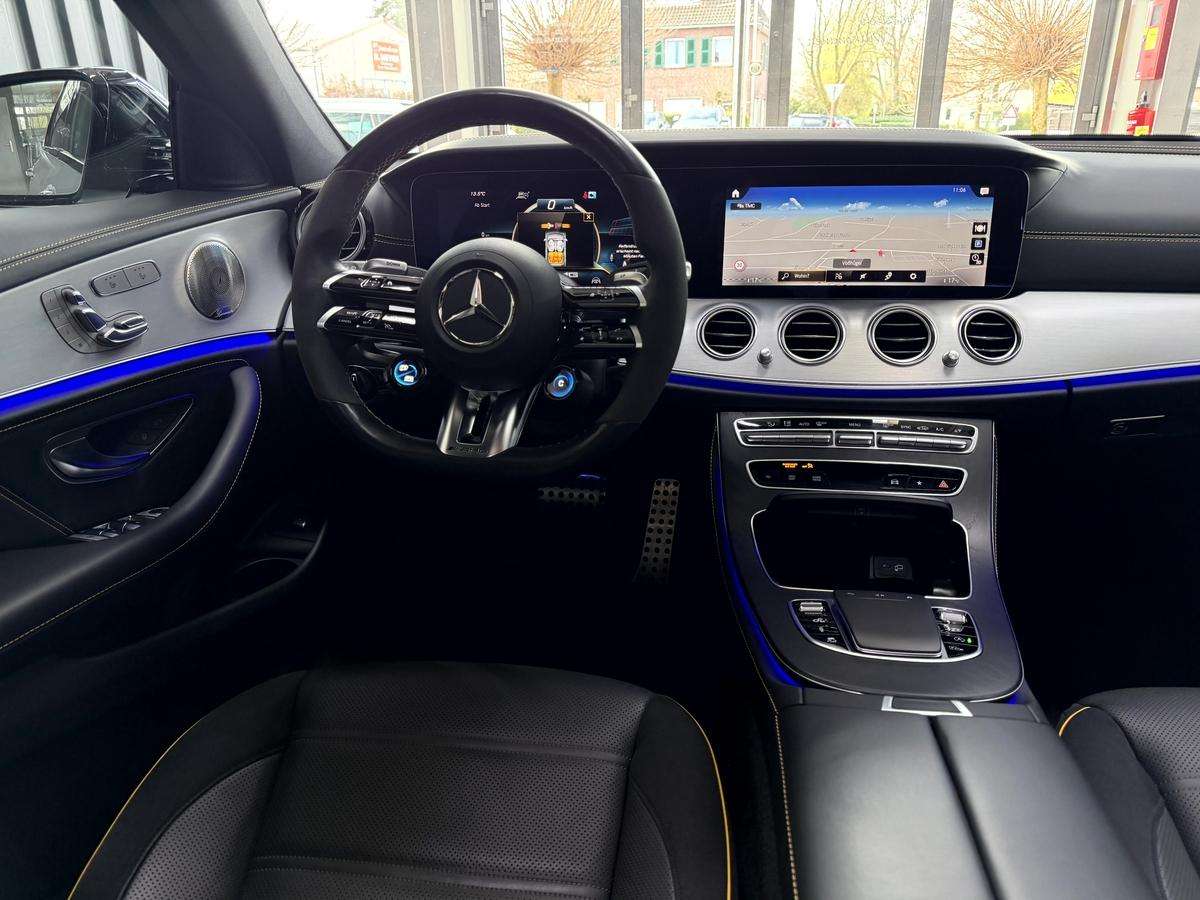 Fahrzeugbild eines Mercedes-Benz E-Klasse