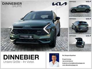 Schräge Frontansicht auf einen Kia Sportage , freigestellt