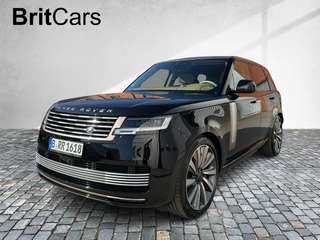 Schräge Frontansicht auf einen Land Rover Range Rover , freigestellt