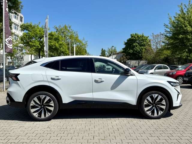 Fahrzeugbild eines Renault Rafale