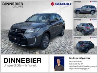 Schräge Frontansicht auf einen Suzuki Vitara , freigestellt