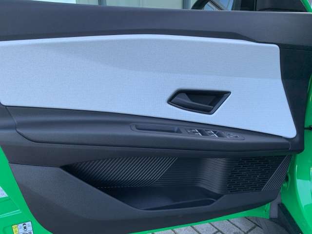 Fahrzeugbild eines Renault 5 E-TECH