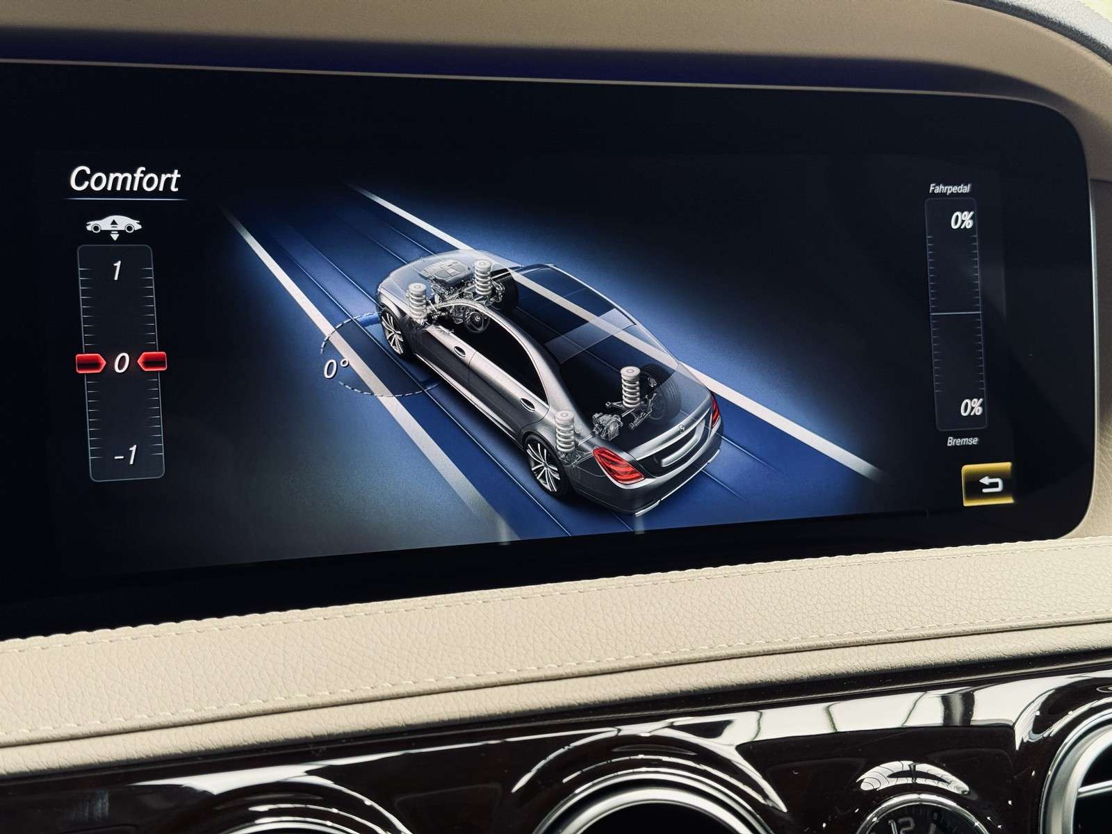 Fahrzeugbild eines Mercedes-Benz S-Klasse