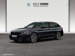 Schräge Frontansicht auf einen BMW 5er-Reihe , freigestellt