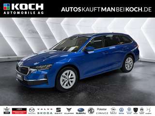 Schräge Frontansicht auf einen Skoda Octavia , freigestellt