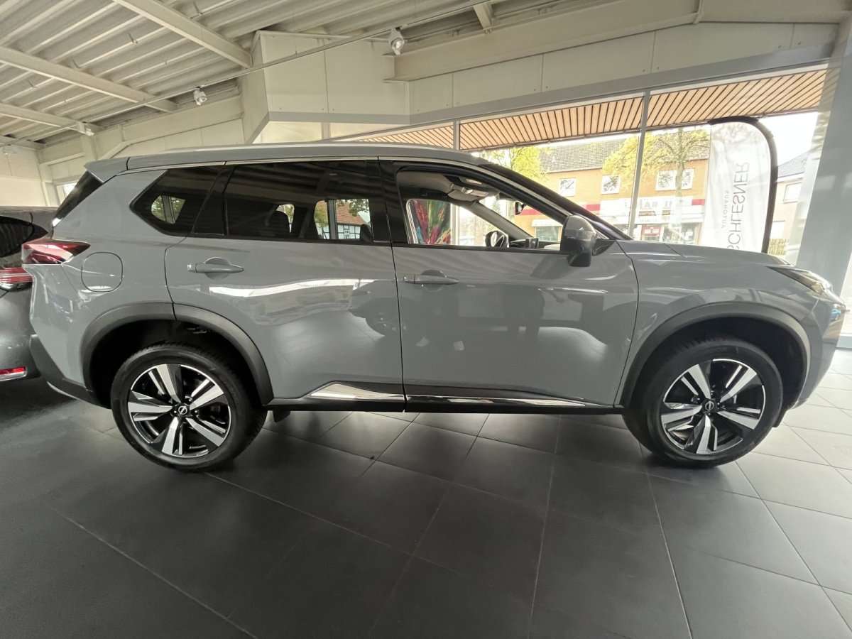 Fahrzeugbild eines Nissan X-TRAIL