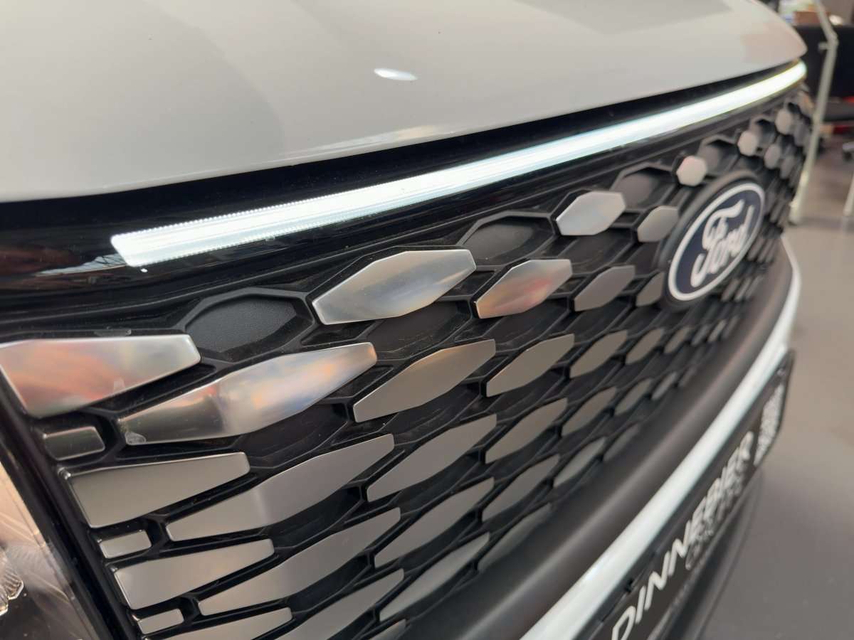 Fahrzeugbild eines Ford Transit Courier