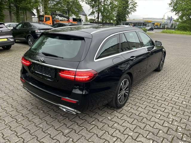 Fahrzeugbild eines Mercedes-Benz E-Klasse