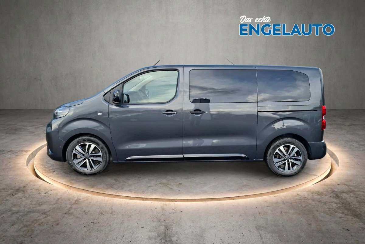 Fahrzeugbild eines Peugeot Traveller