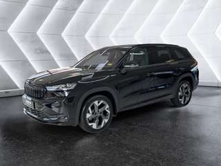 Schräge Frontansicht auf einen Skoda Kodiaq , freigestellt