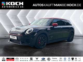 Schräge Frontansicht auf einen MINI Clubman , freigestellt