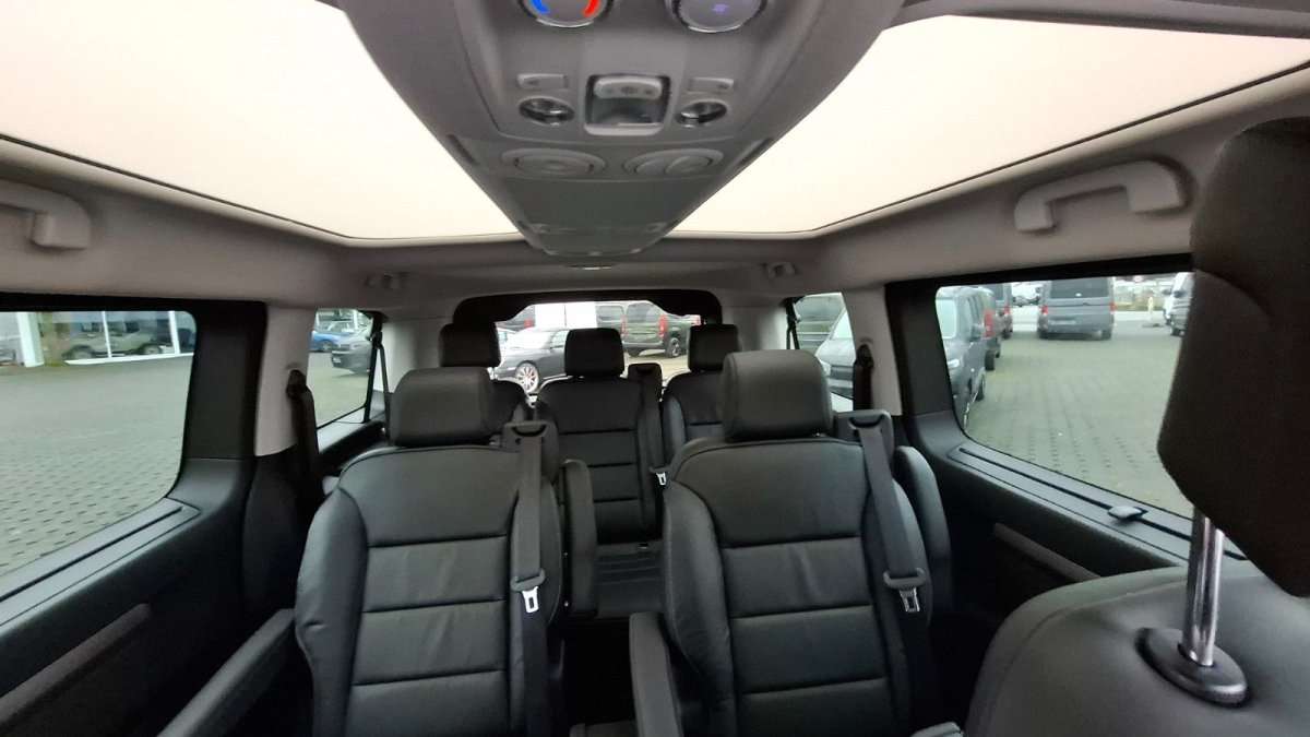 Fahrzeugbild eines Peugeot Traveller