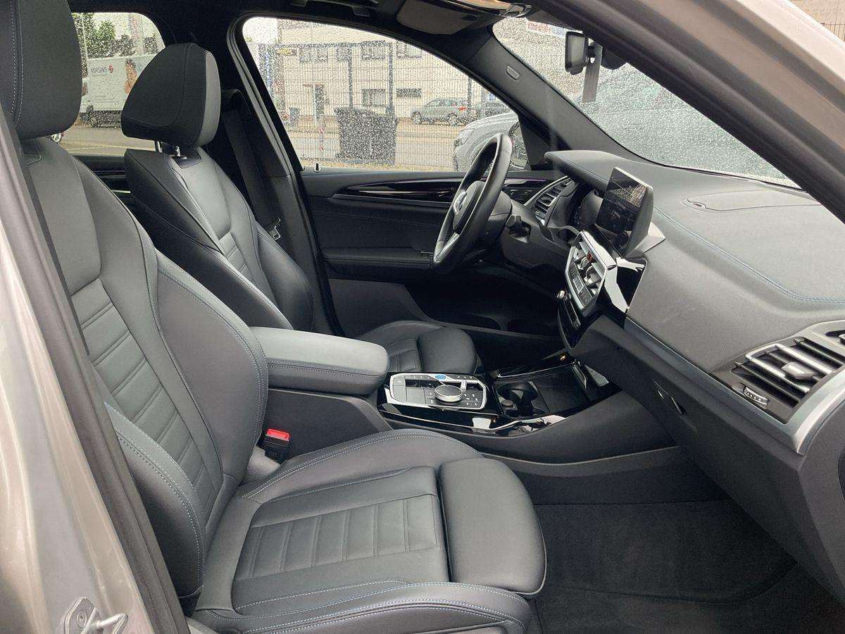 Fahrzeugbild eines BMW ix3