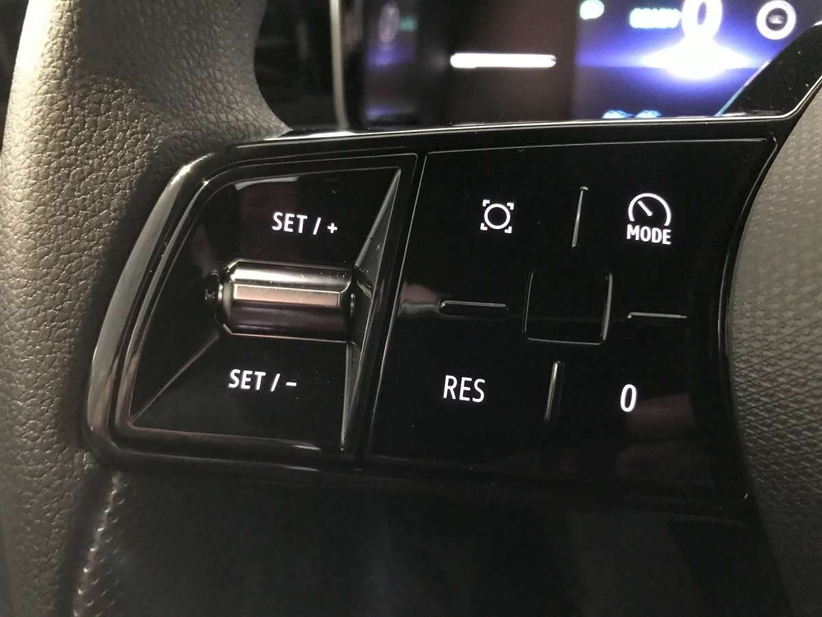 Fahrzeugbild eines Renault 4 E-TECH