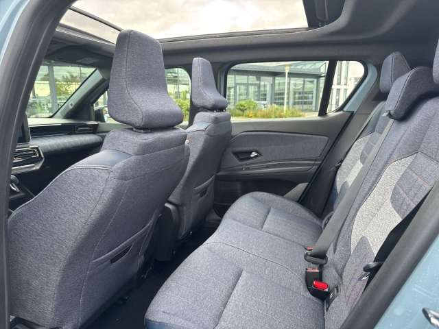 Fahrzeugbild eines Renault 4 E-TECH