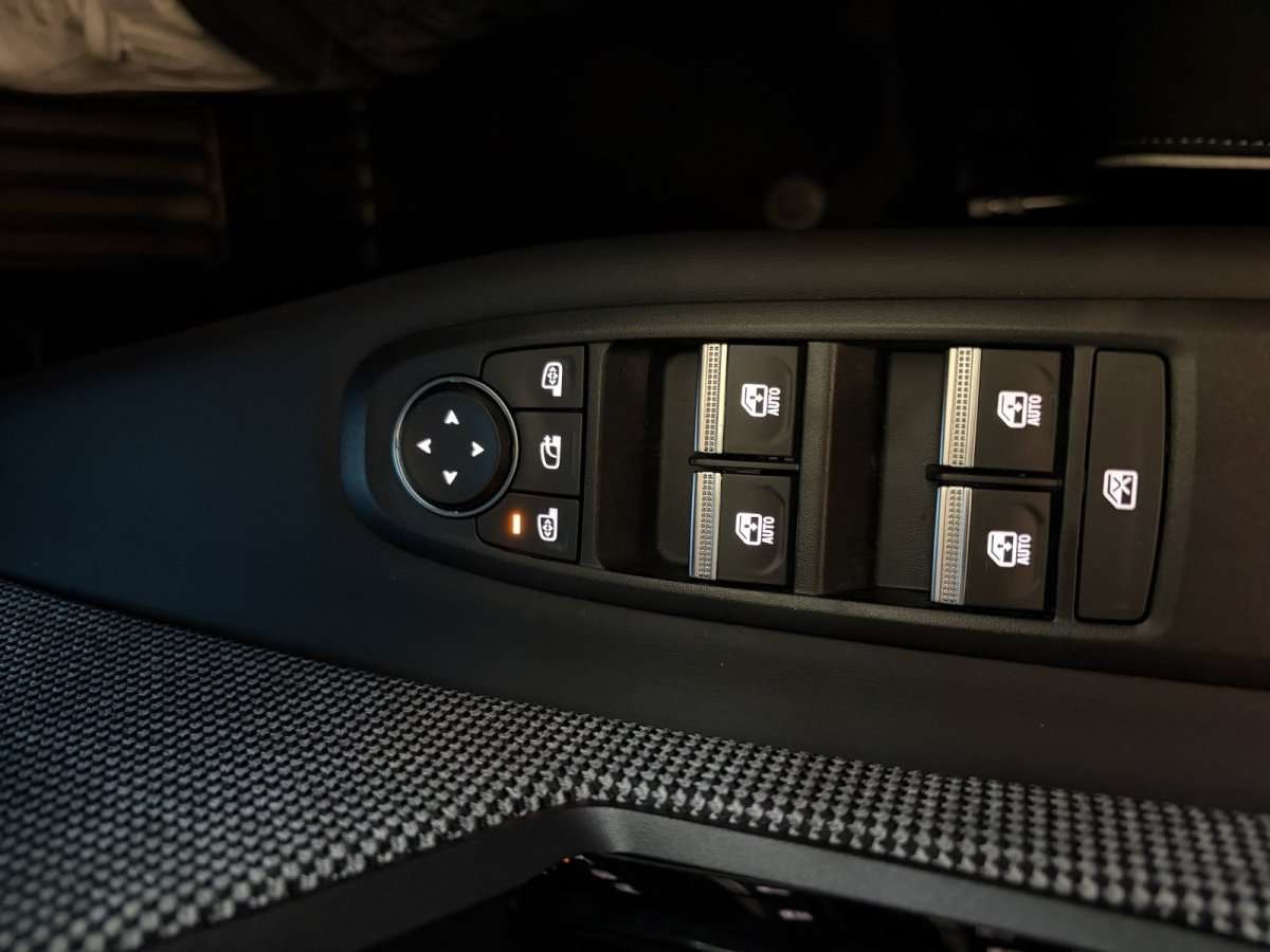 Fahrzeugbild eines Renault 4 E-TECH