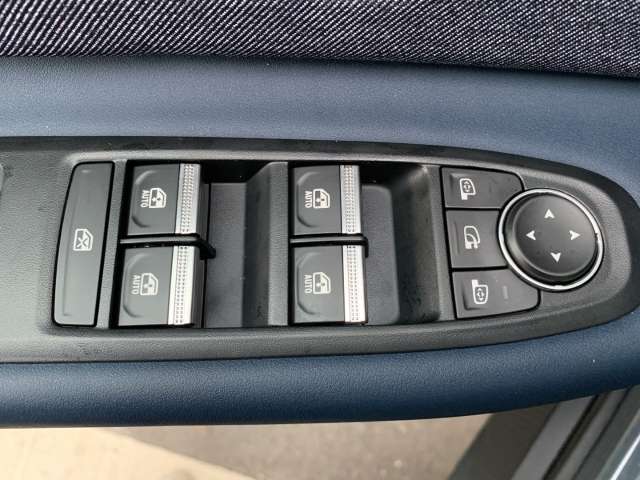 Fahrzeugbild eines Renault 4 E-TECH