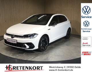 Schräge Frontansicht auf einen Volkswagen Polo , freigestellt