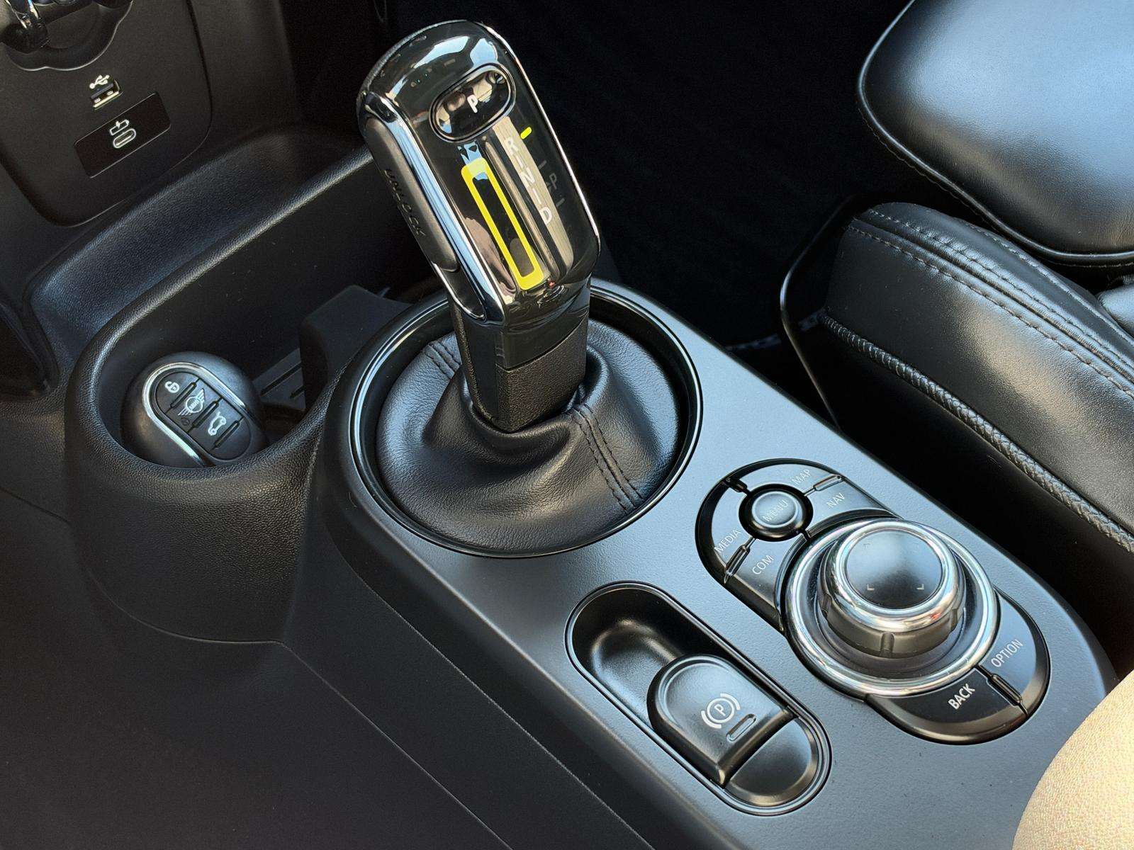 Fahrzeugbild eines MINI COOPER SE