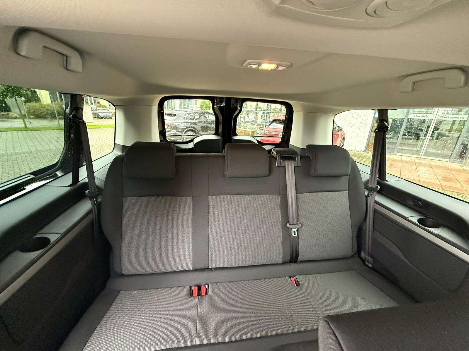 Fahrzeugbild eines Opel Vivaro