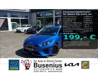 Schräge Frontansicht auf einen Kia cee'd , freigestellt