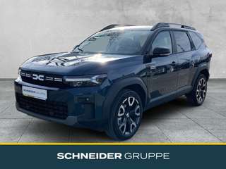 Schräge Frontansicht auf einen Dacia Bigster , freigestellt