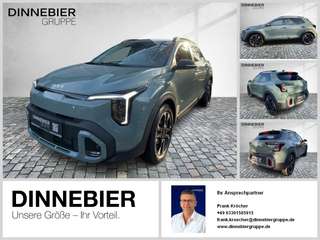 Schräge Frontansicht auf einen Kia Stonic , freigestellt