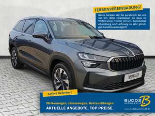 Schräge Frontansicht auf einen Skoda Kodiaq , freigestellt