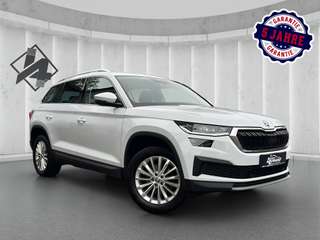 Schräge Frontansicht auf einen Skoda Kodiaq , freigestellt