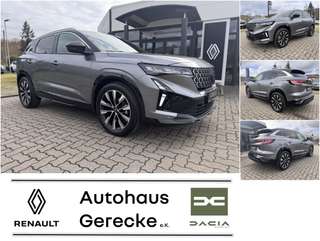 Schräge Frontansicht auf einen Renault Austral , freigestellt