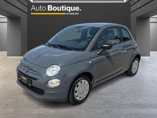 Schräge Frontansicht auf einen Fiat 500 , freigestellt